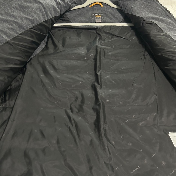 ARIAT Rebar Valiant Stretch Canvas Insulated Vest - Picture 7 of 11